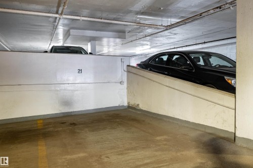 604 9028 Jasper Avenue Nw, Edmonton, AB - Indoor Photo Showing Garage
