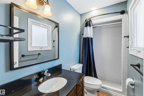 37 Devonian, Devon, AB - Indoor Photo Showing Bathroom