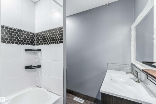 37 Devonian, Devon, AB - Indoor Photo Showing Bathroom