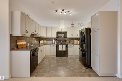 221 6083 Maynard Way, Edmonton, AB - Indoor Photo Showing Kitchen