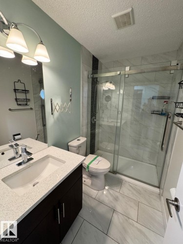 18404 66 Avenue, Edmonton, AB - Indoor Photo Showing Bathroom