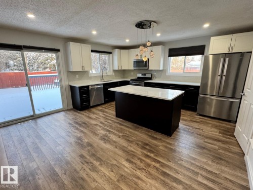 18404 66 Avenue, Edmonton, AB - Indoor Photo Showing Kitchen