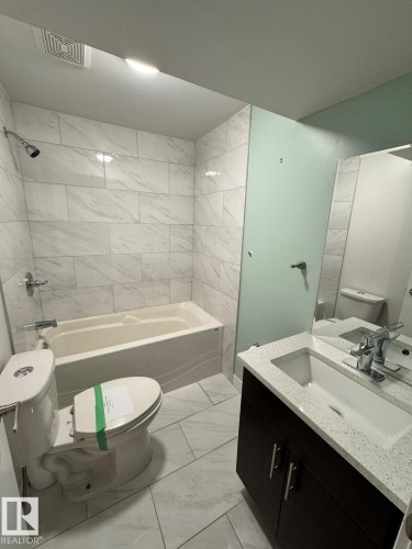 18404 66 Avenue, Edmonton, AB - Indoor Photo Showing Bathroom