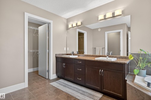 1772 33B Street, Edmonton, AB - Indoor Photo Showing Bathroom