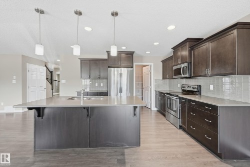 3528 Claxton Crescent, Edmonton, AB - Indoor Photo Showing Kitchen With Upgraded Kitchen