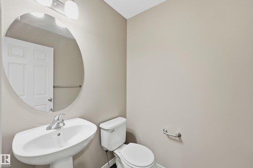 3528 Claxton Crescent, Edmonton, AB - Indoor Photo Showing Bathroom