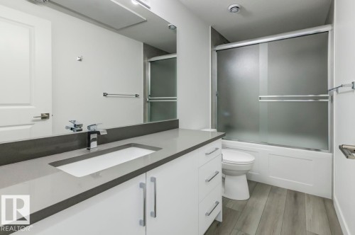 101 10751 85 Avenue, Edmonton, AB - Indoor Photo Showing Bathroom