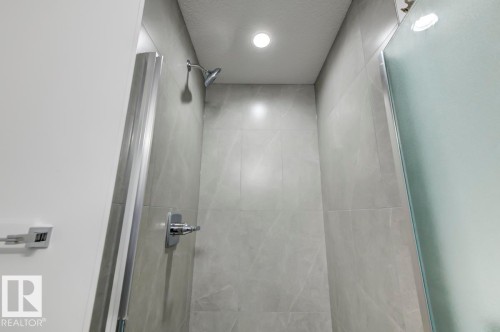 101 10751 85 Avenue, Edmonton, AB - Indoor Photo Showing Bathroom