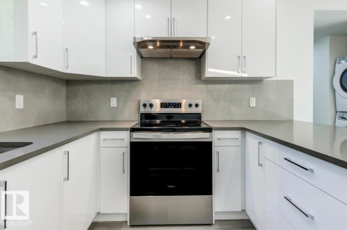 101 10751 85 Avenue, Edmonton, AB - Indoor Photo Showing Kitchen