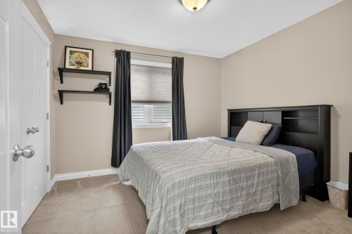 618 Adams Way, Edmonton, AB - Indoor Photo Showing Bedroom