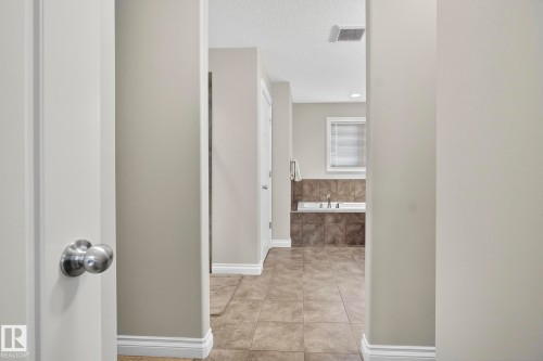 618 Adams Way, Edmonton, AB - Indoor Photo Showing Other Room