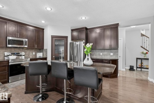 618 Adams Way, Edmonton, AB - Indoor Photo Showing Kitchen With Upgraded Kitchen