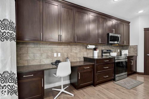 618 Adams Way, Edmonton, AB - Indoor Photo Showing Kitchen