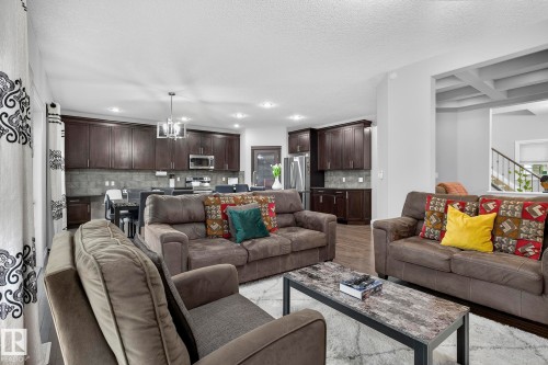 618 Adams Way, Edmonton, AB - Indoor Photo Showing Living Room