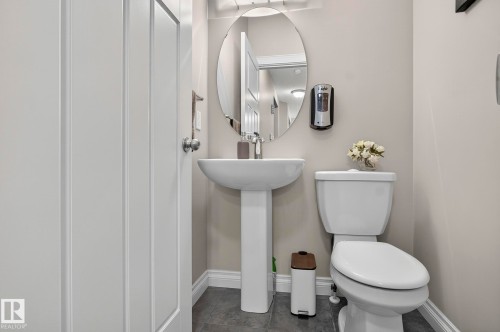 618 Adams Way, Edmonton, AB - Indoor Photo Showing Bathroom