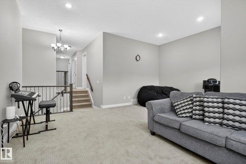 618 Adams Way, Edmonton, AB - Indoor