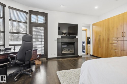 9012 98 Street, Edmonton, AB - Indoor With Fireplace