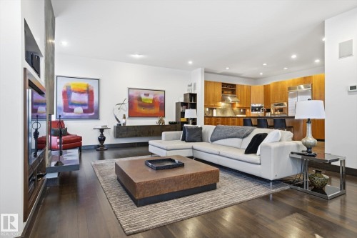 9012 98 Street, Edmonton, AB - Indoor Photo Showing Living Room