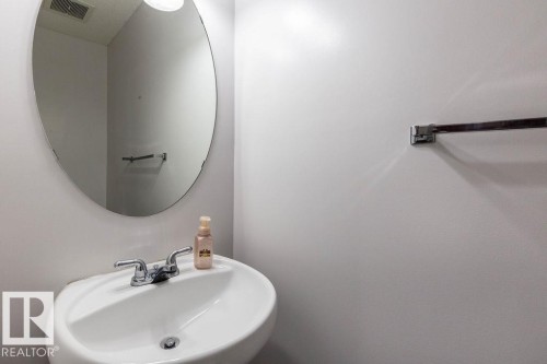 5612 202 Street, Edmonton, AB - Indoor Photo Showing Bathroom