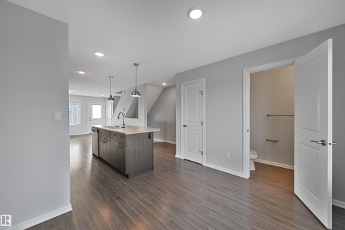 34 2215 24 Street, Edmonton, AB - Indoor