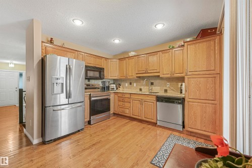 44 Lennox Drive, St. Albert, AB - Indoor Photo Showing Kitchen