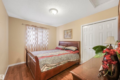 44 Lennox Drive, St. Albert, AB - Indoor Photo Showing Bedroom