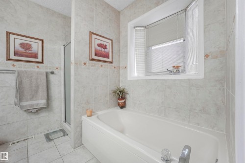 44 Lennox Drive, St. Albert, AB - Indoor Photo Showing Bathroom