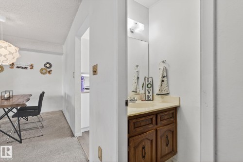 1037 Millbourne Rd E Nw, Edmonton, AB - Indoor