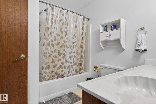 1037 Millbourne Rd E Nw, Edmonton, AB - Indoor Photo Showing Bathroom