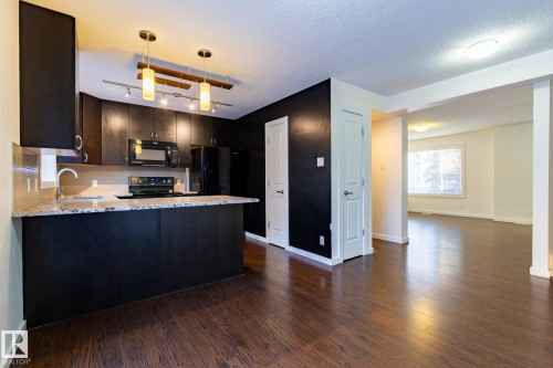 14 9515 160 Avenue, Edmonton, AB - Indoor Photo Showing Kitchen