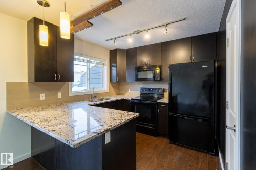 14 9515 160 Avenue, Edmonton, AB - Indoor Photo Showing Kitchen