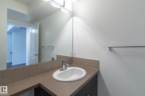 14 9515 160 Avenue, Edmonton, AB - Indoor Photo Showing Bathroom