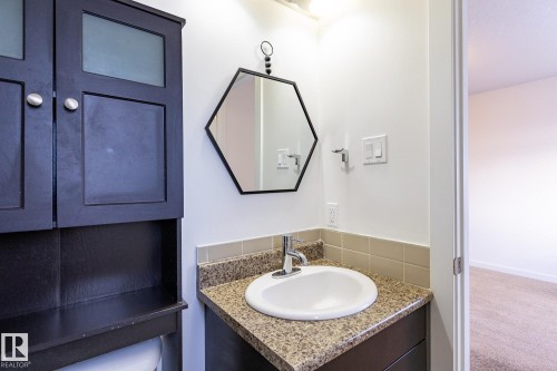 14 9515 160 Avenue, Edmonton, AB - Indoor Photo Showing Bathroom