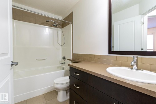 14 9515 160 Avenue, Edmonton, AB - Indoor Photo Showing Bathroom