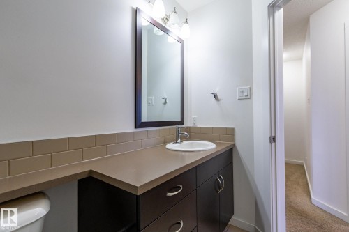 14 9515 160 Avenue, Edmonton, AB - Indoor Photo Showing Bathroom