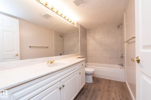 112 11716 100 Avenue, Edmonton, AB - Indoor Photo Showing Bathroom