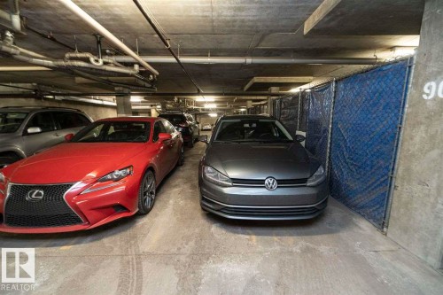 112 11716 100 Avenue, Edmonton, AB - Indoor Photo Showing Garage
