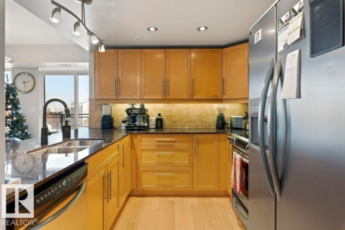 1104 10046 117 Street, Edmonton, AB - Indoor Photo Showing Kitchen With Double Sink With Upgraded Kitchen