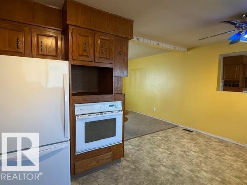 7712 Argyll Road, Edmonton, AB - Indoor Photo Showing Kitchen