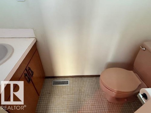 7712 Argyll Road, Edmonton, AB - Indoor Photo Showing Bathroom