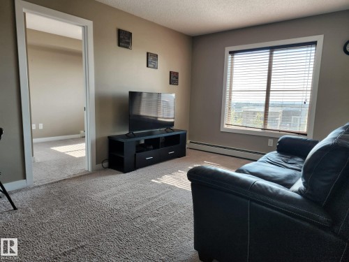 407 270 Mcconachie Drive, Edmonton, AB - Indoor Photo Showing Living Room
