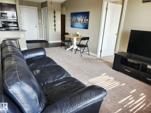 407 270 Mcconachie Drive, Edmonton, AB - Indoor Photo Showing Living Room