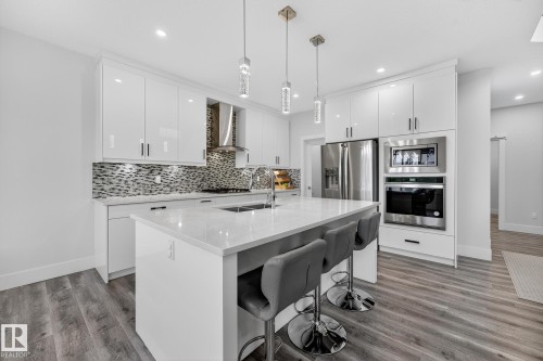 86 Meadowlink Common, Spruce Grove, AB - Indoor Photo Showing Kitchen With Stainless Steel Kitchen With Upgraded Kitchen