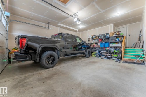 86 Meadowlink Common, Spruce Grove, AB - Indoor Photo Showing Garage