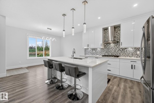 86 Meadowlink Common, Spruce Grove, AB - Indoor Photo Showing Kitchen With Upgraded Kitchen
