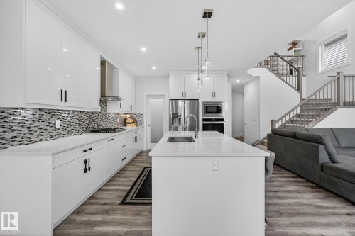 86 Meadowlink Common, Spruce Grove, AB - Indoor Photo Showing Kitchen With Double Sink With Upgraded Kitchen