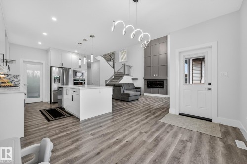86 Meadowlink Common, Spruce Grove, AB - Indoor Photo Showing Kitchen With Upgraded Kitchen