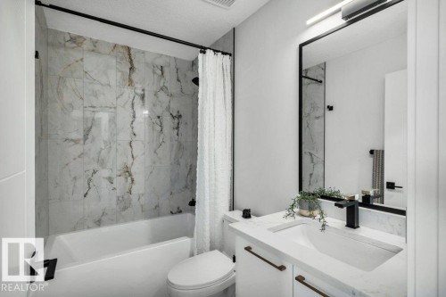 5204 Kimball Crescent, Edmonton, AB - Indoor Photo Showing Bathroom