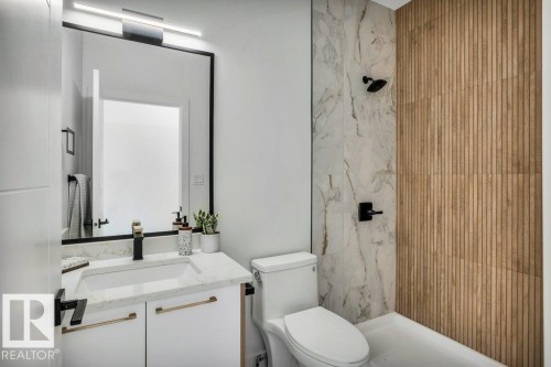 5204 Kimball Crescent, Edmonton, AB - Indoor Photo Showing Bathroom