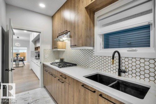 5204 Kimball Crescent, Edmonton, AB - Indoor Photo Showing Kitchen With Double Sink With Upgraded Kitchen
